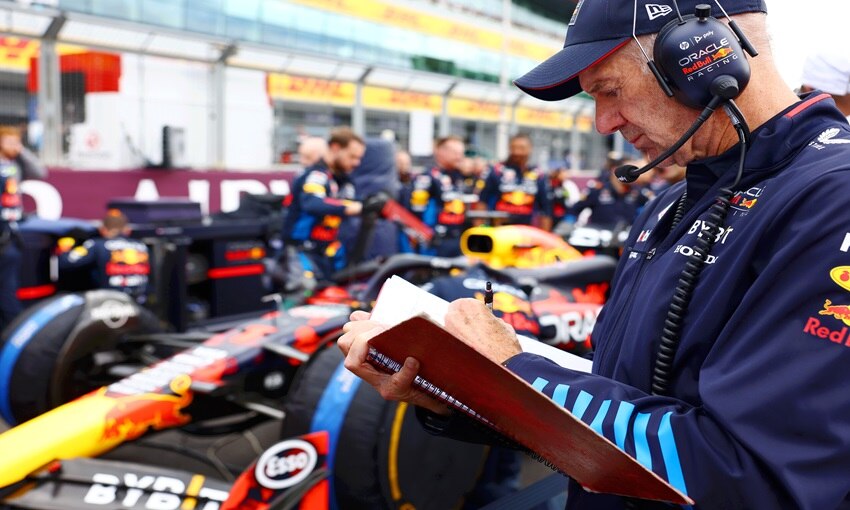 Newey vicino Aston