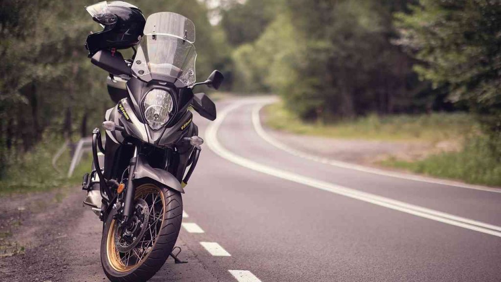 Casco e moto