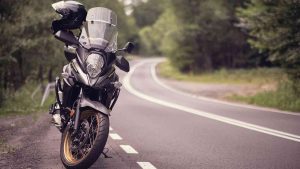 Casco e moto