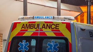 Come permettere il passaggio dell'ambulanza - fonte_Canva - f1world.it