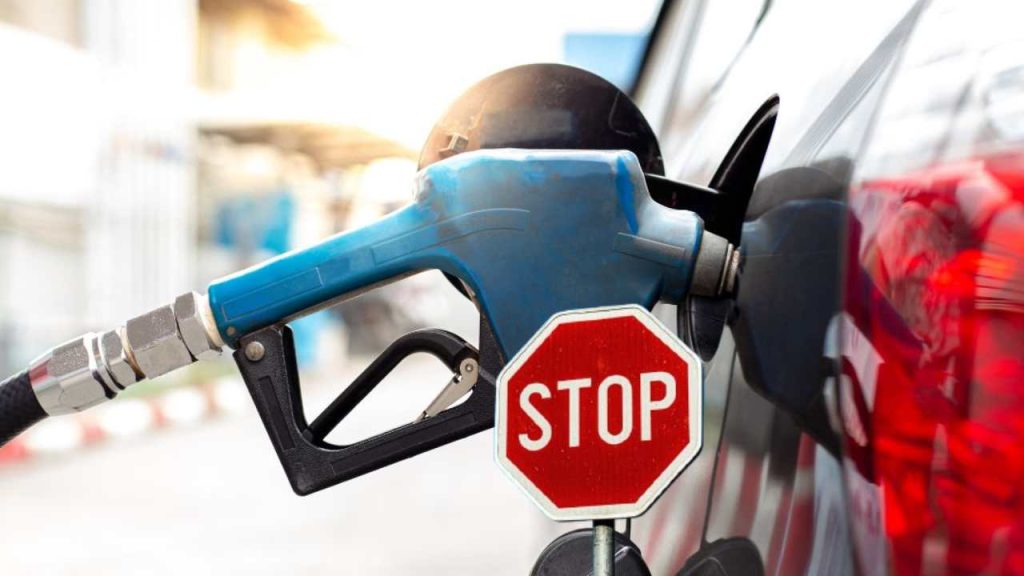 Pompa di benzina con Stop