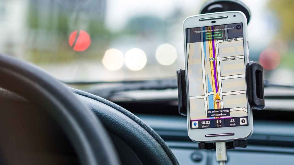 Supporto smartphone per auto