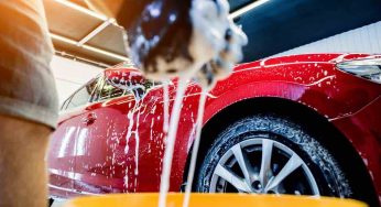 Lavaggio auto, il carrozziere è categorico: “io non farei mai questa cosa sulla mia macchina”