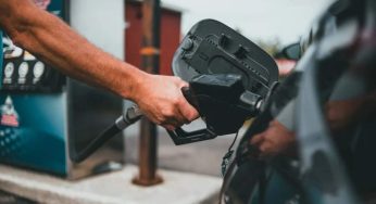 Benzina, con il trucco illegale del magnete i furboni fanno il pieno gratis | In poche ore si può erogare carburante per un anno intero