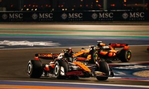 GP Qatar, Sprint Race: doppietta Papaya
