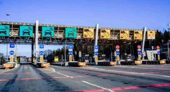 Casello, usa la corsia sconosciuta e non farai code a Natale | È sempre libera, fai prima che col Telepass
