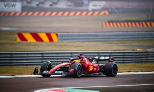 Hamilton torna in pista con la Ferrari: Test Pirelli