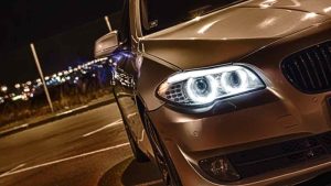 luci-suv-notte-depositphotos-f1world.it