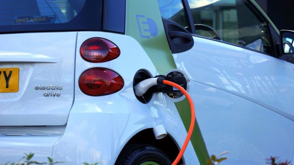 Colonnina ricarica e-car - F1World.it