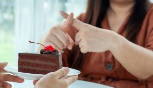 Mangiare una torta - fonte_Canva - f1world.it