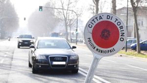 Targa auto - fonte_Ansa - f1world.it