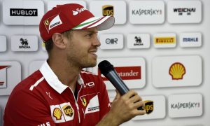 Vettel supporta Hamilton in Ferrari