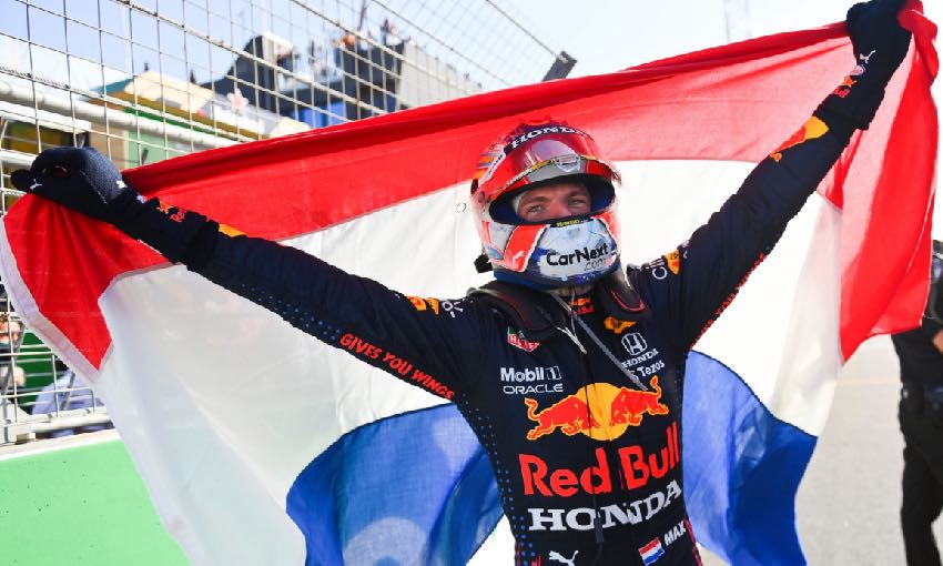 Verstappen-omaggio-tifosi